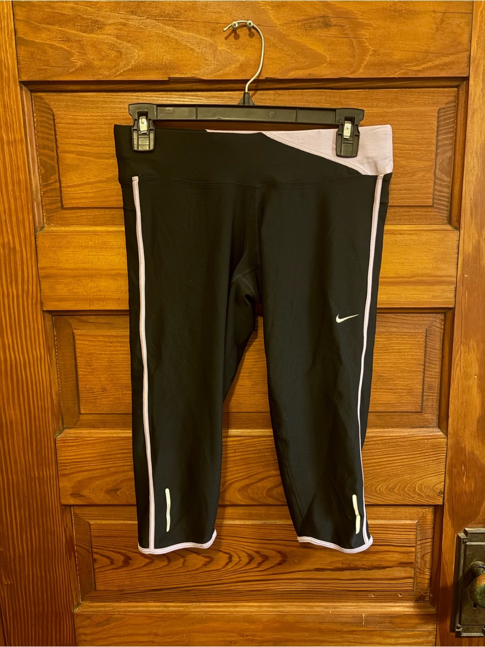 Nike women Black & Light Pink Athletic Capri Leggings S activewear NWOT